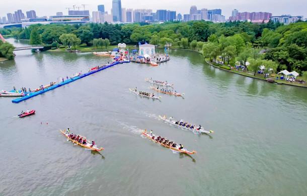 2024年上海市市級機關(guān)青年龍舟賽在上海汽車博覽公園水域開賽